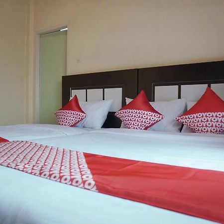 OYO 1394 Rumaisa Homestay Syariah Pekanbaru Luaran gambar