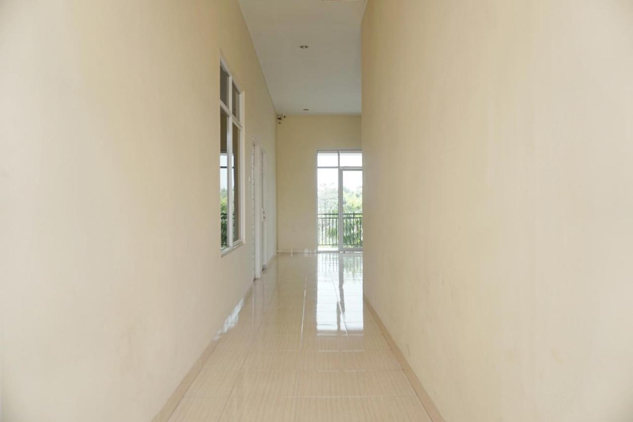 OYO 1394 Rumaisa Homestay Syariah Pekanbaru Luaran gambar