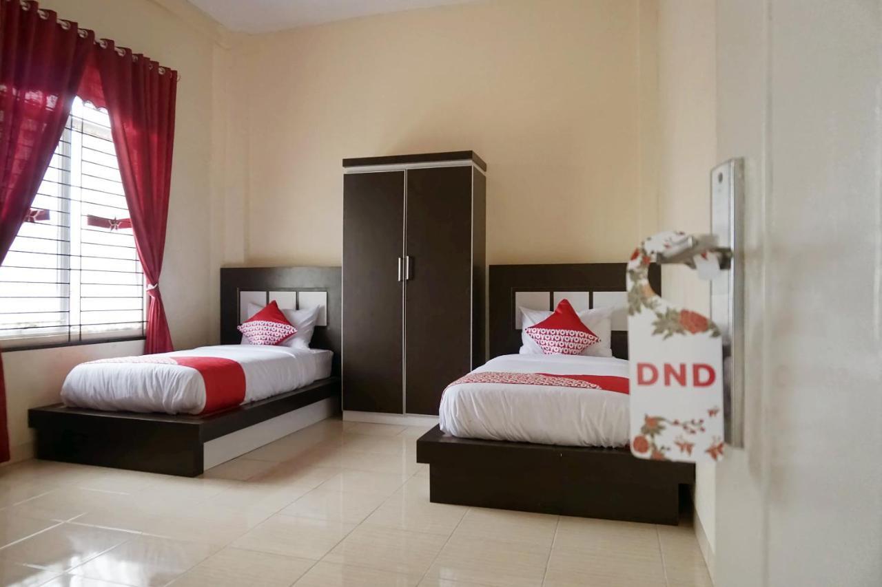 OYO 1394 Rumaisa Homestay Syariah Pekanbaru Luaran gambar