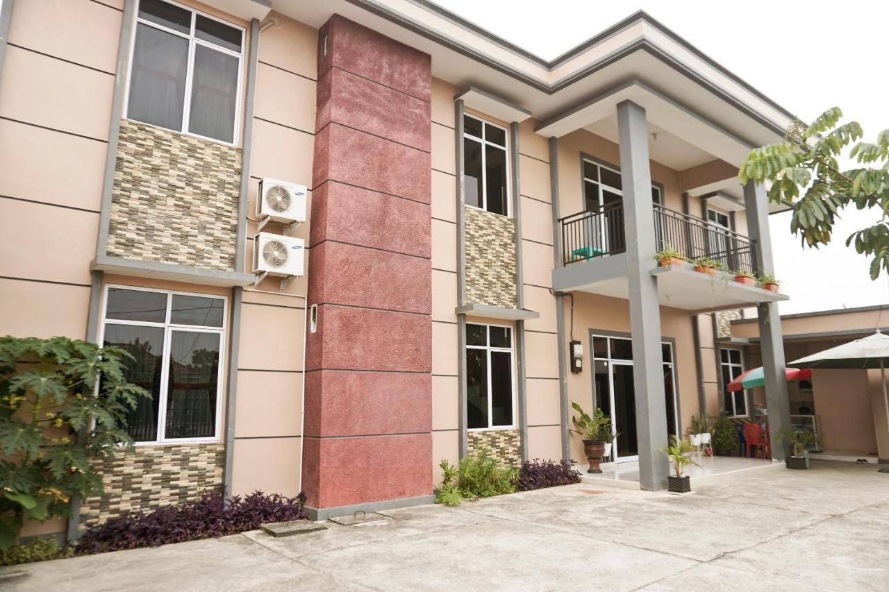 OYO 1394 Rumaisa Homestay Syariah Pekanbaru Luaran gambar