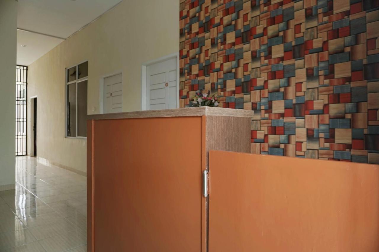 OYO 1394 Rumaisa Homestay Syariah Pekanbaru Luaran gambar