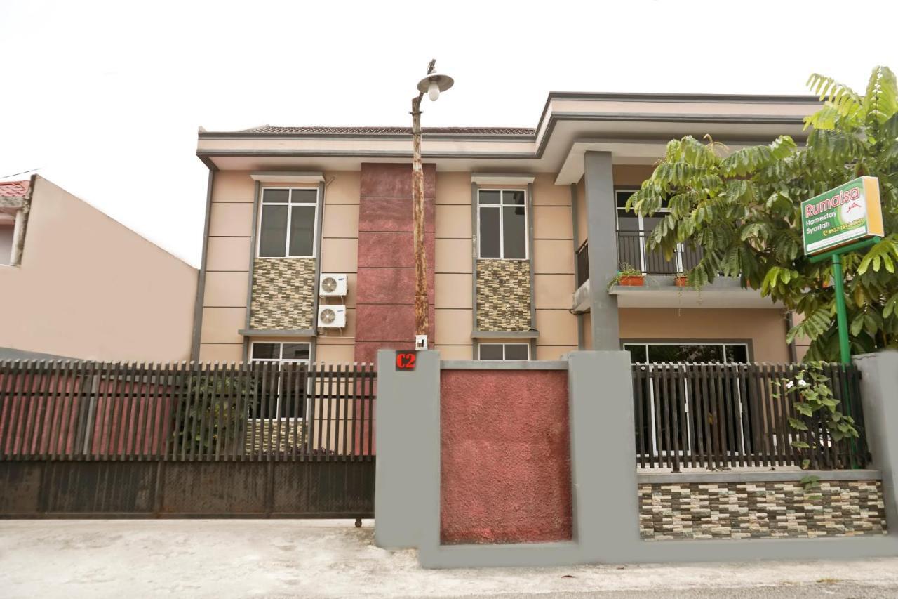 OYO 1394 Rumaisa Homestay Syariah Pekanbaru Luaran gambar