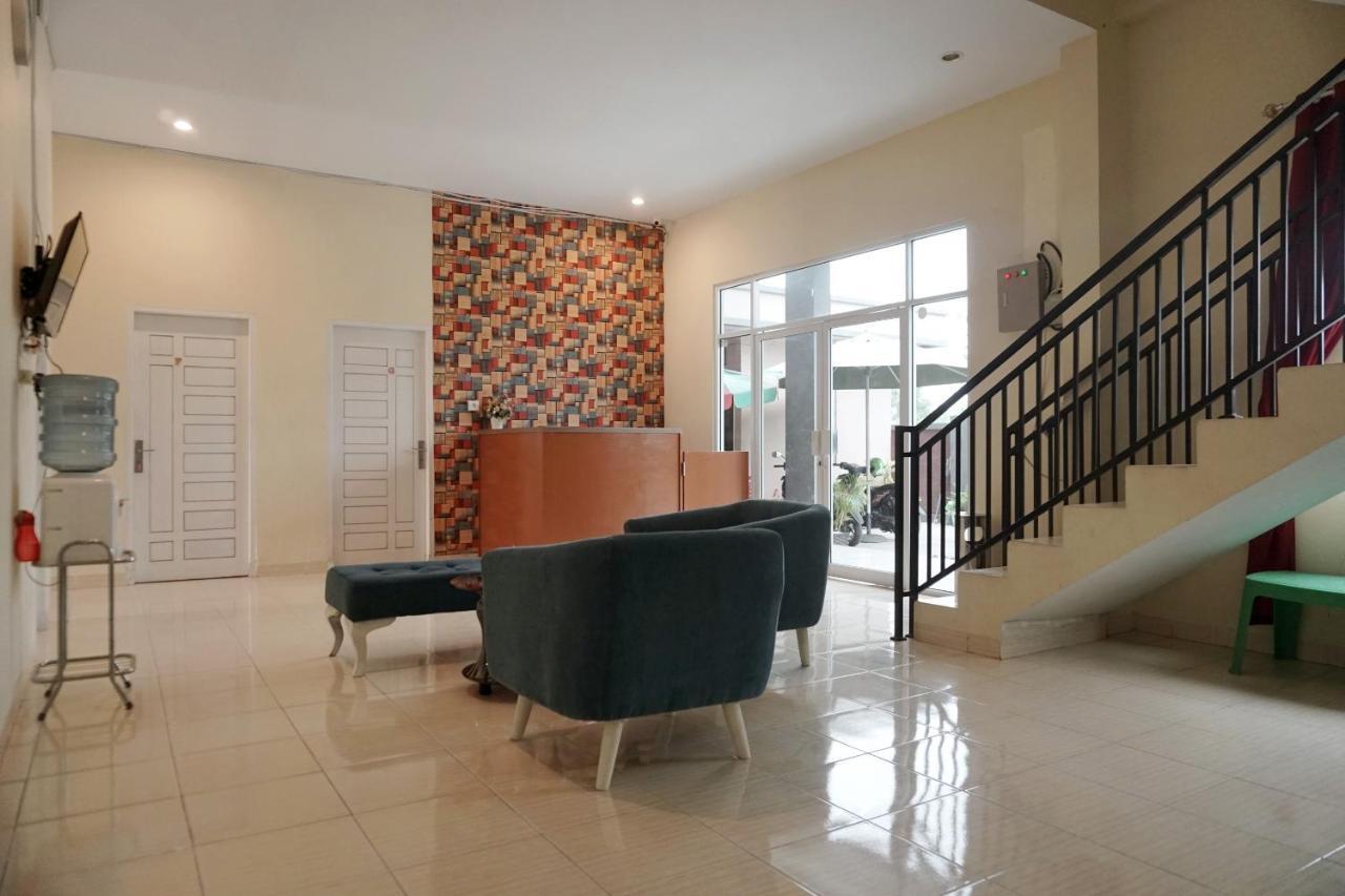 OYO 1394 Rumaisa Homestay Syariah Pekanbaru Luaran gambar