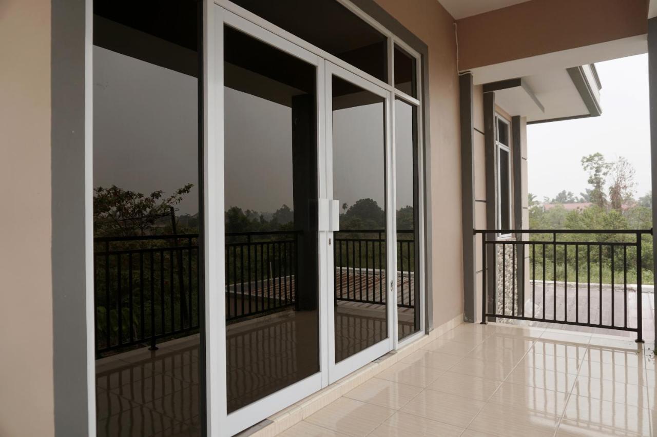 OYO 1394 Rumaisa Homestay Syariah Pekanbaru Luaran gambar