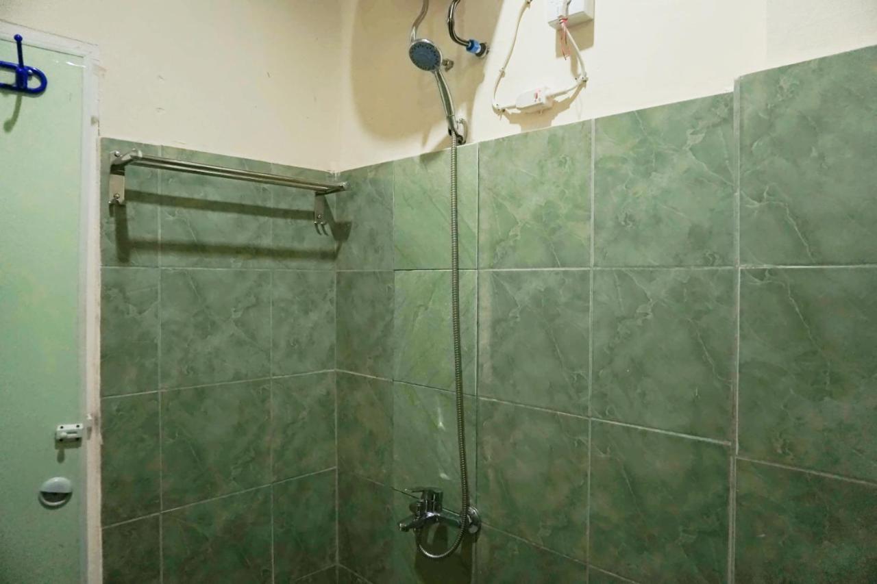 OYO 1394 Rumaisa Homestay Syariah Pekanbaru Luaran gambar
